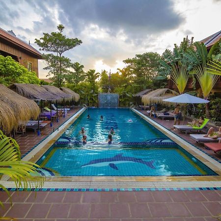 Delux Villa Battambang Exterior photo