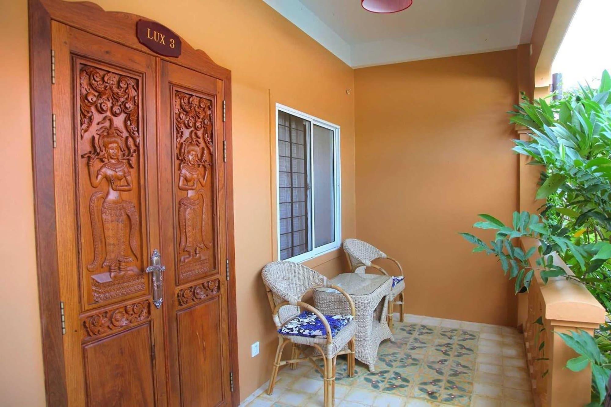 Delux Villa Battambang Exterior photo