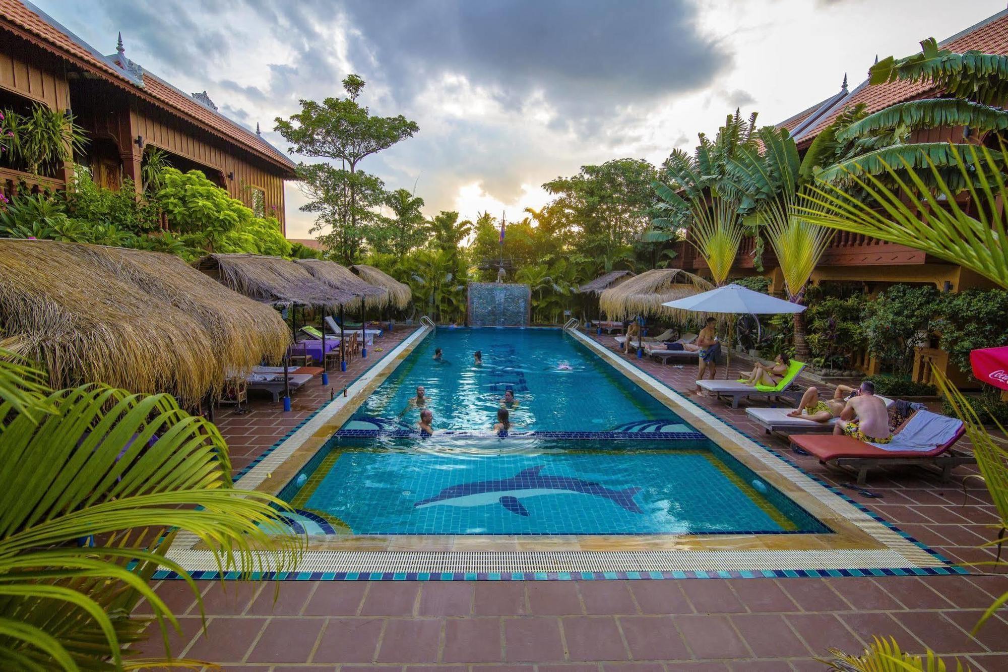 Delux Villa Battambang Exterior photo
