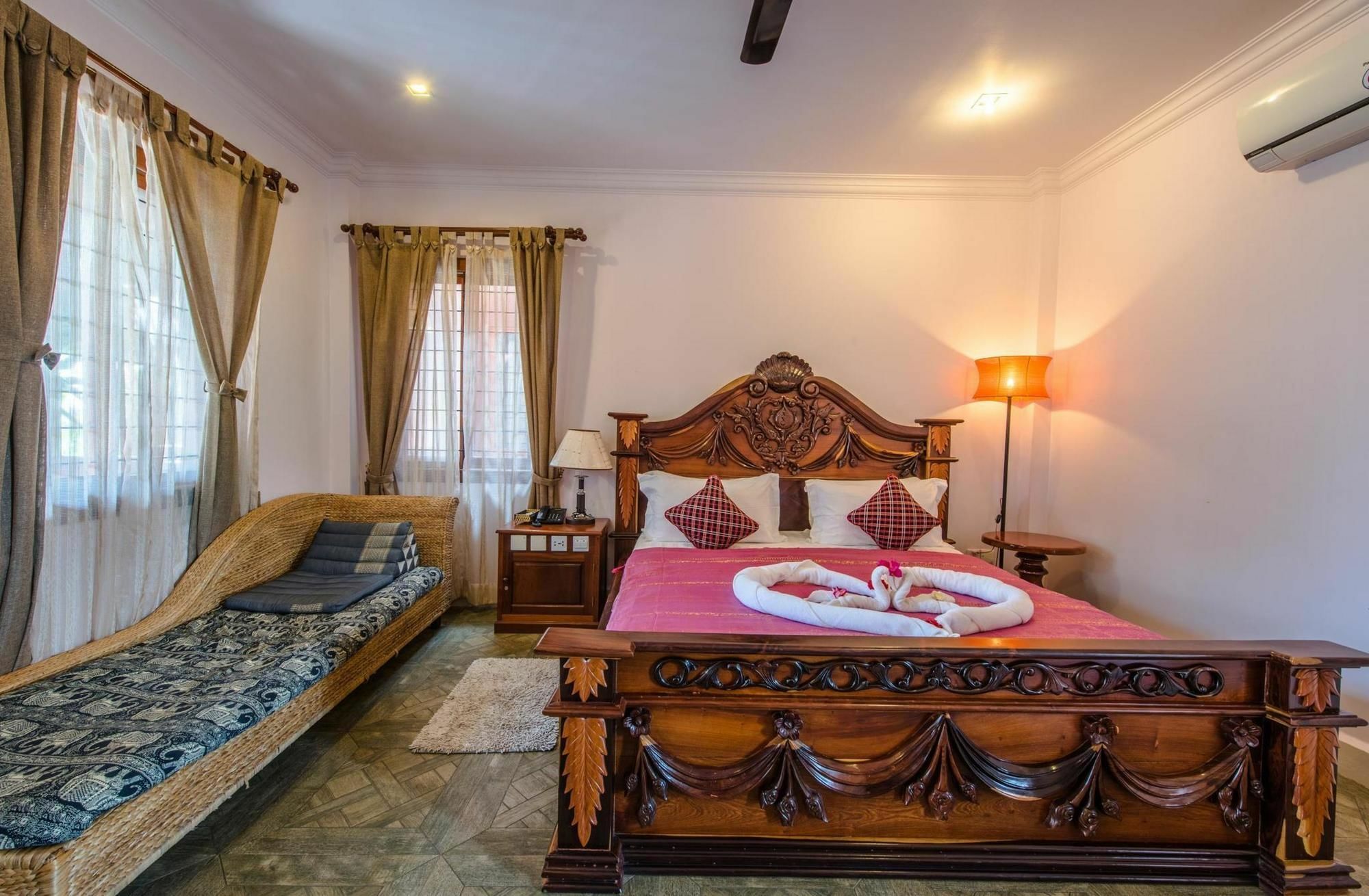 Delux Villa Battambang Exterior photo
